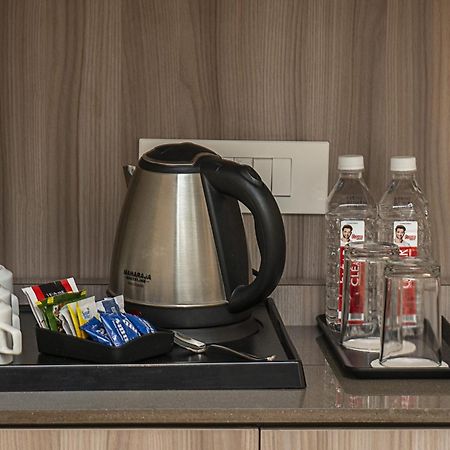 Hotel The Royal Vista バラナシ エクステリア 写真