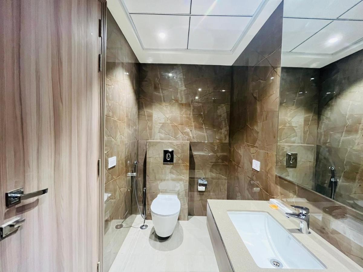 Hotel The Royal Vista バラナシ エクステリア 写真
