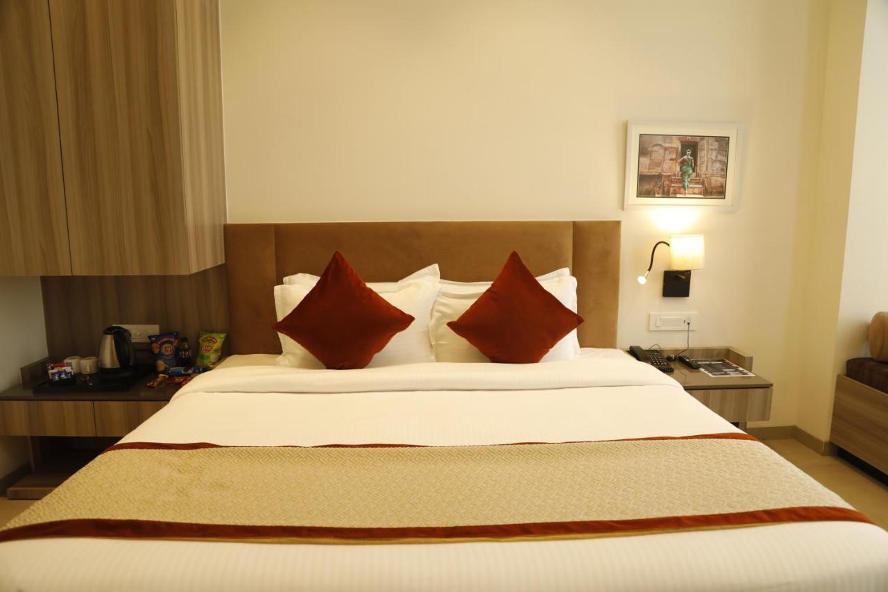 Hotel The Royal Vista バラナシ エクステリア 写真