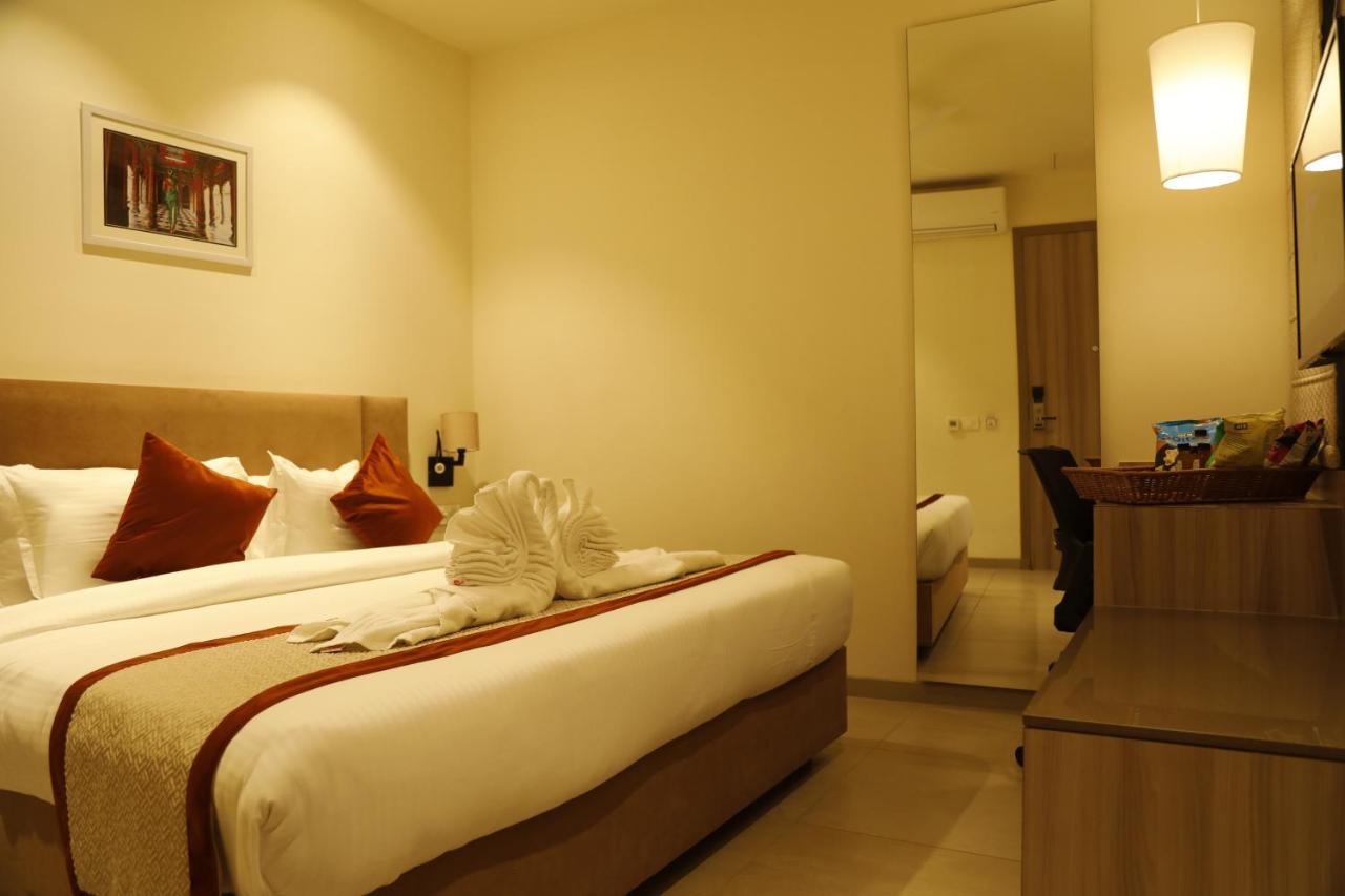 Hotel The Royal Vista バラナシ エクステリア 写真