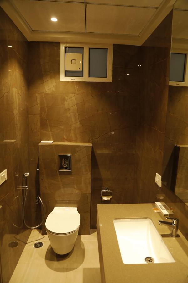 Hotel The Royal Vista バラナシ エクステリア 写真