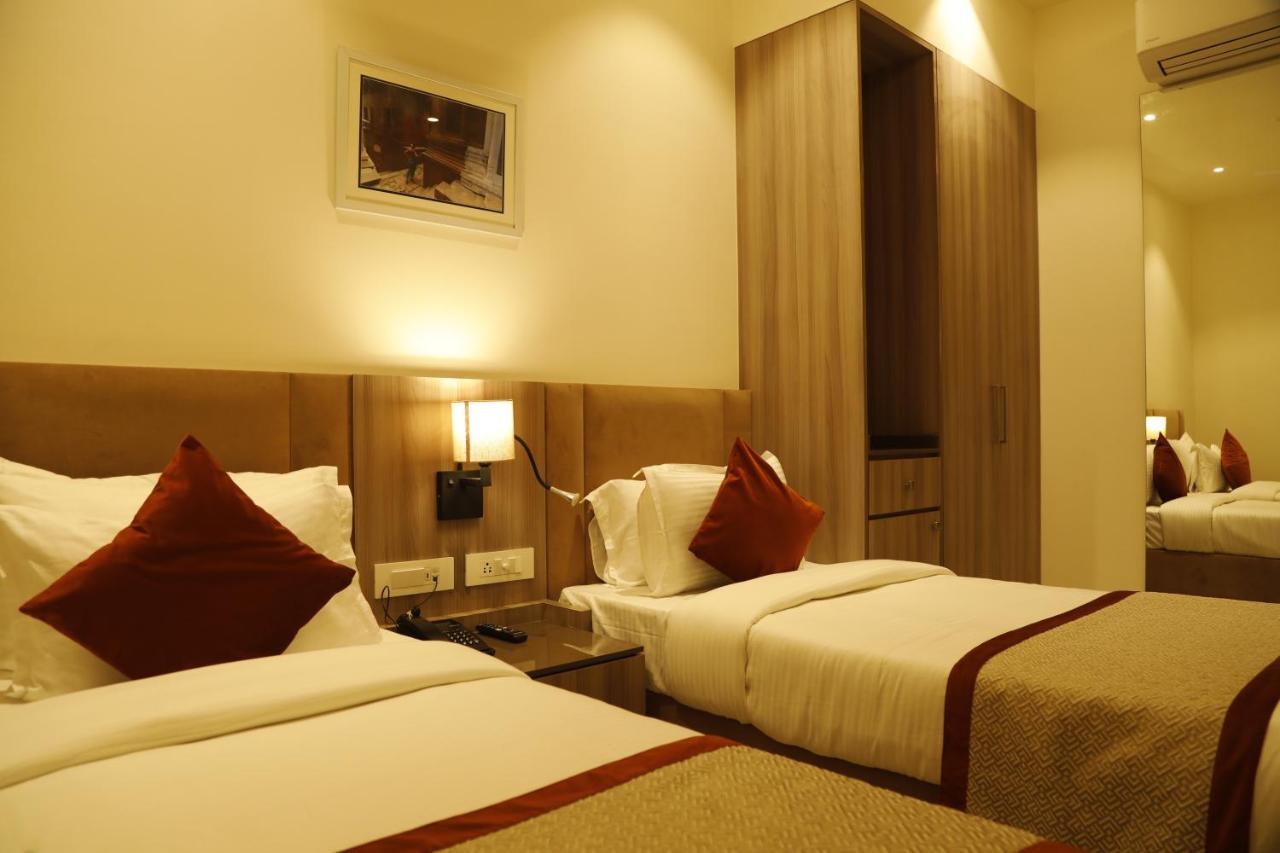 Hotel The Royal Vista バラナシ エクステリア 写真