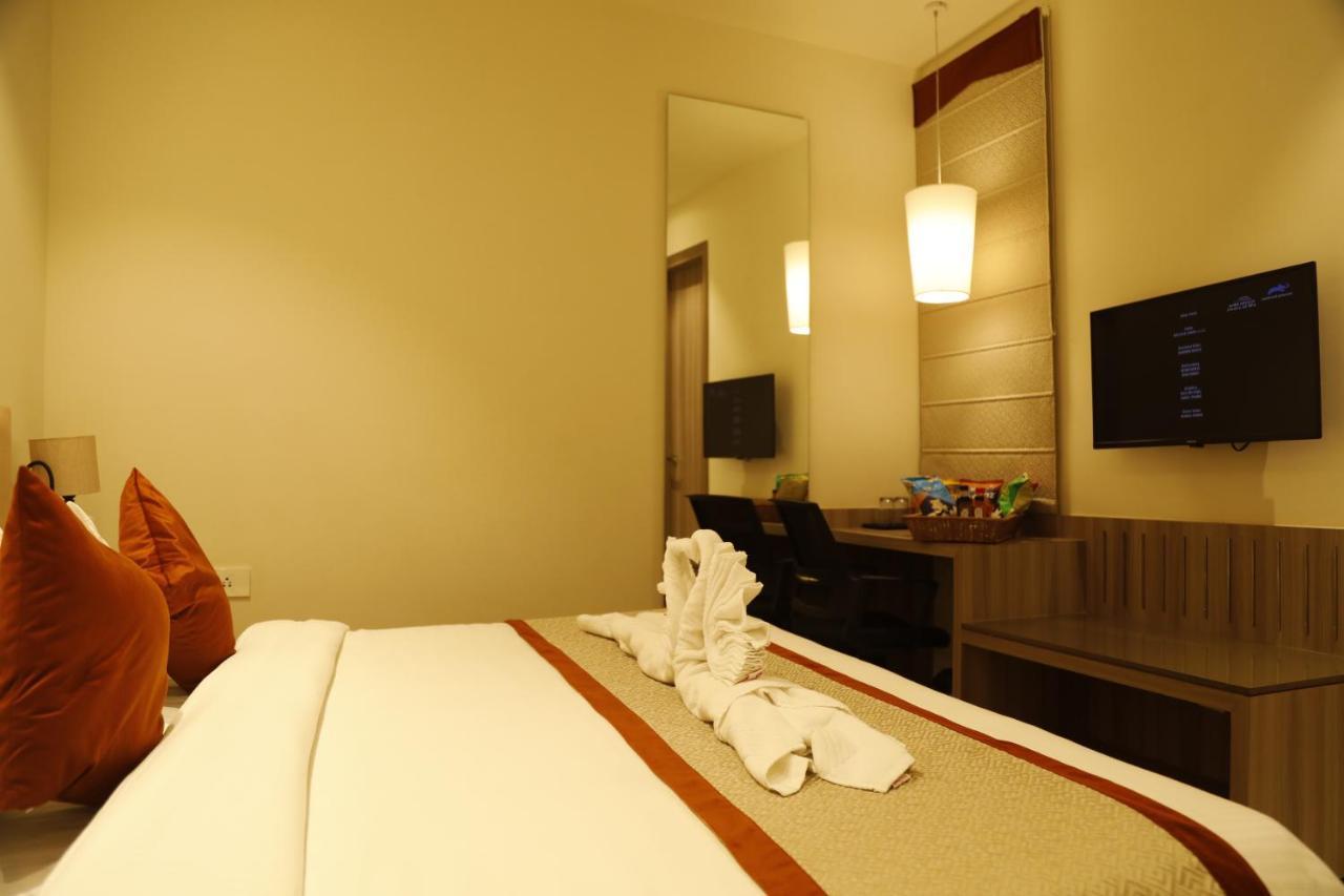 Hotel The Royal Vista バラナシ エクステリア 写真