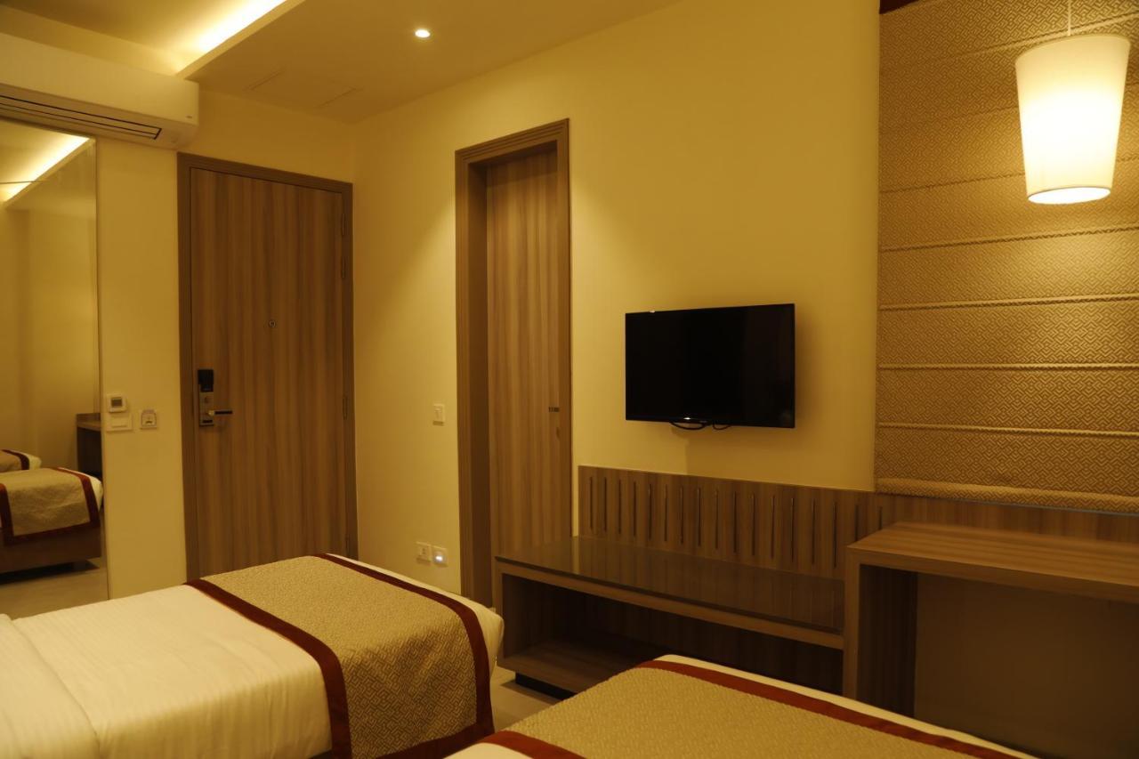 Hotel The Royal Vista バラナシ エクステリア 写真