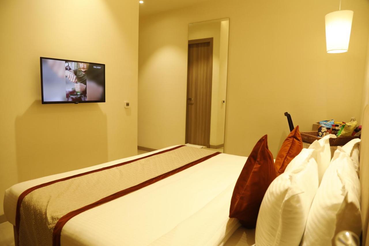 Hotel The Royal Vista バラナシ エクステリア 写真